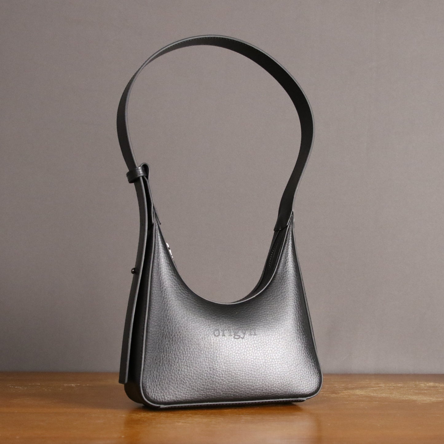 Origyn 01 - Plant-Based Vegan Leather Shoulder Handbag - Made with Plastic-Free MIRUM®