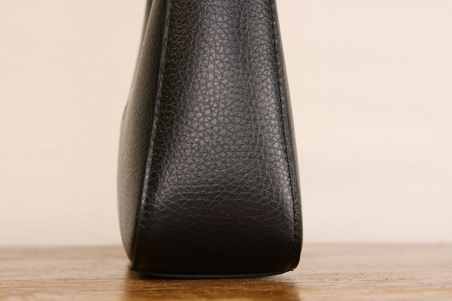 Origyn 01 - Plant-Based Vegan Leather Shoulder Handbag - Made with Plastic-Free MIRUM®