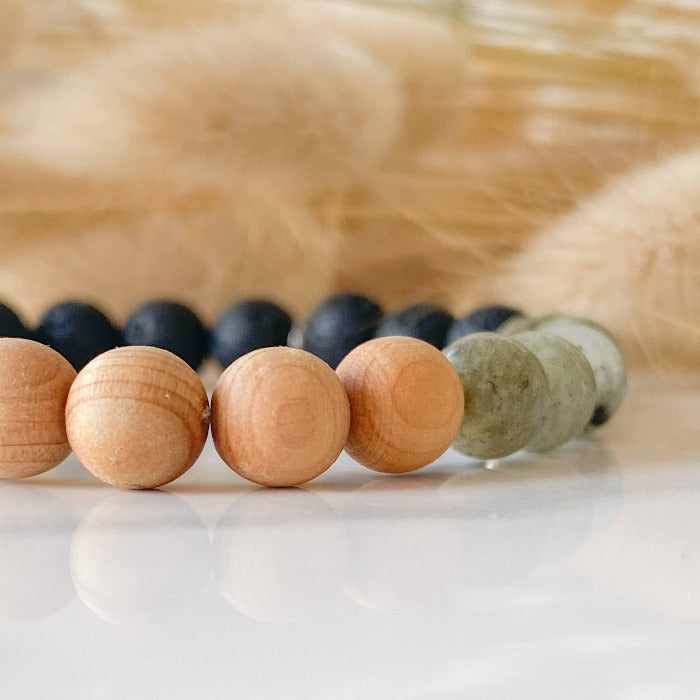AILIS | Bracelet en labradorite, pierres de lave noire, bois de cèdre et acier inoxydable