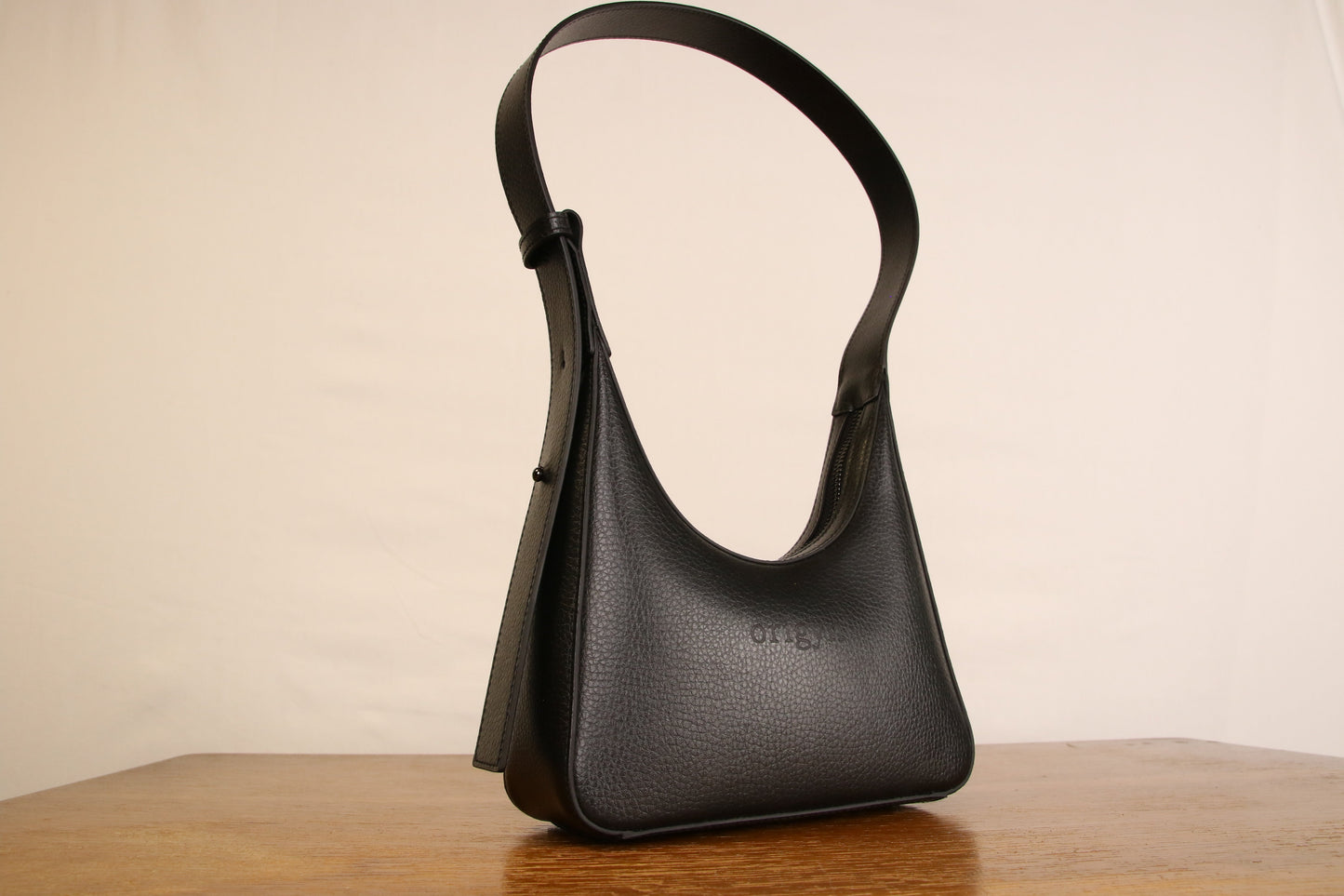 Origyn 01 - Plant-Based Vegan Leather Shoulder Handbag - Made with Plastic-Free MIRUM®
