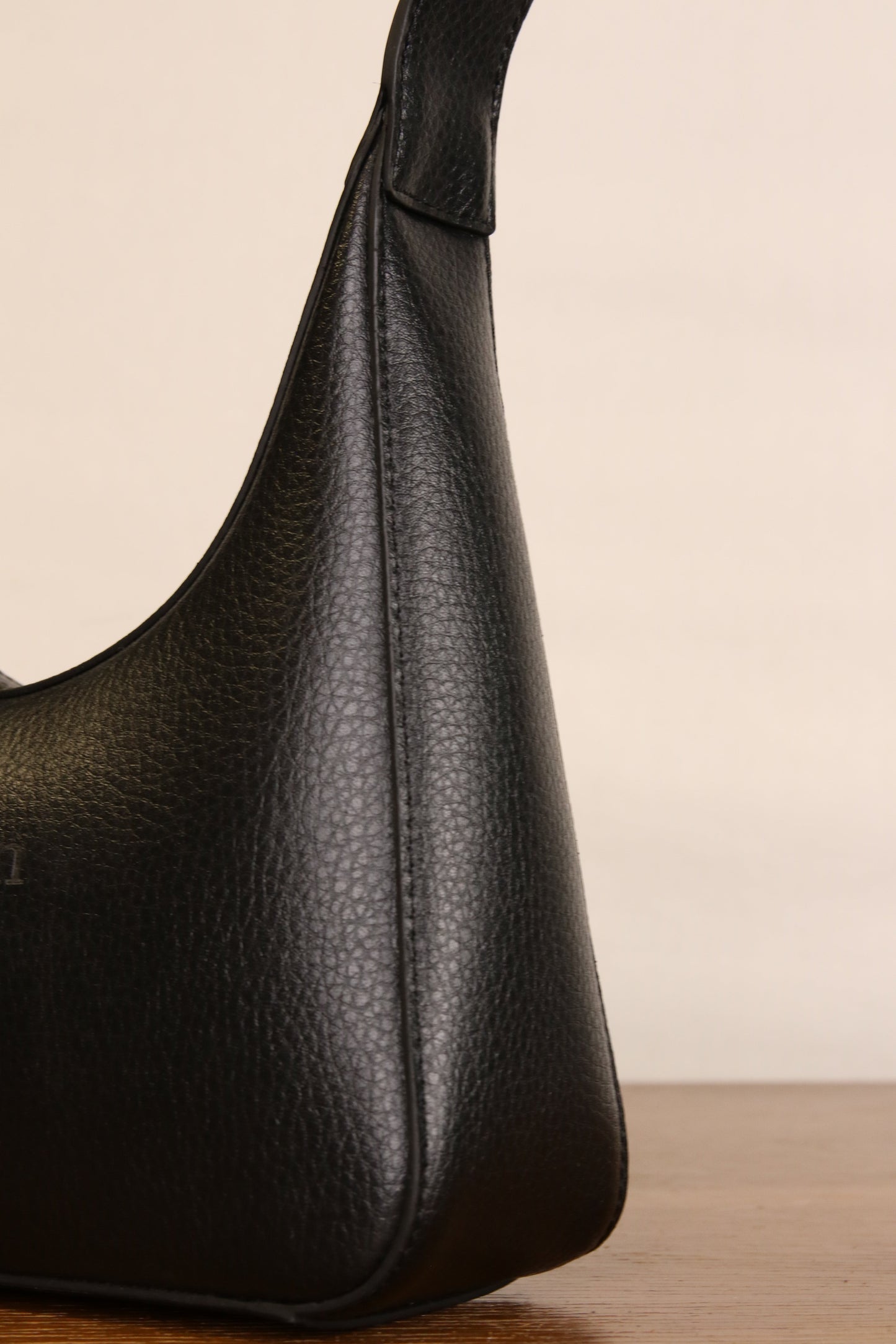 Origyn 01 - Plant-Based Vegan Leather Shoulder Handbag - Made with Plastic-Free MIRUM®