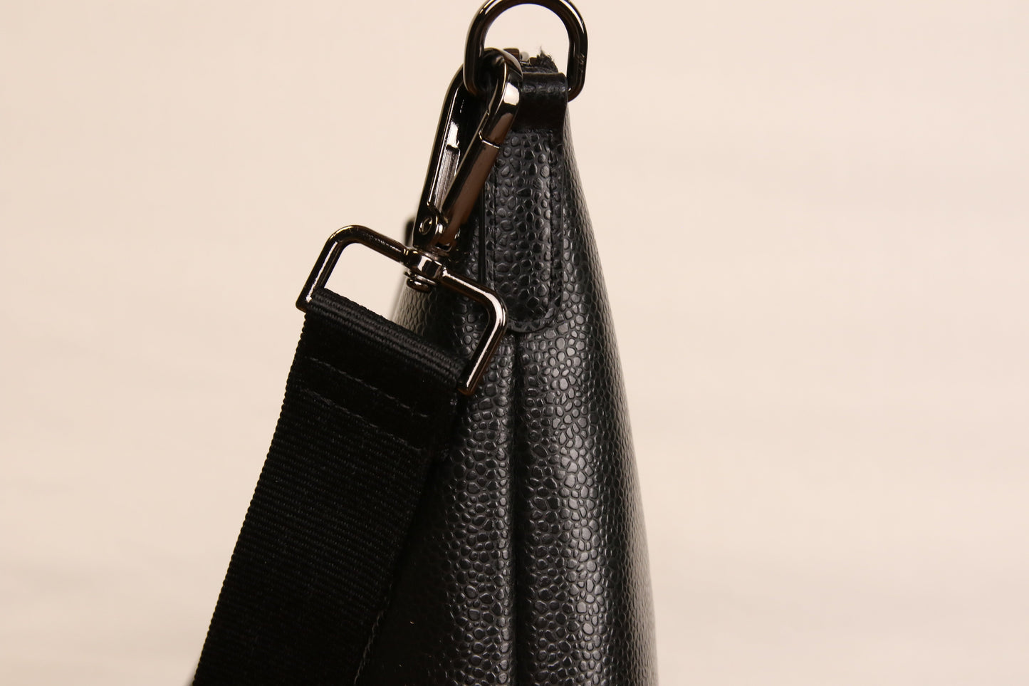 Origyn 04 - Plant-Based Vegan Leather Top Zip Handbag - Made with Plastic-Free MIRUM®