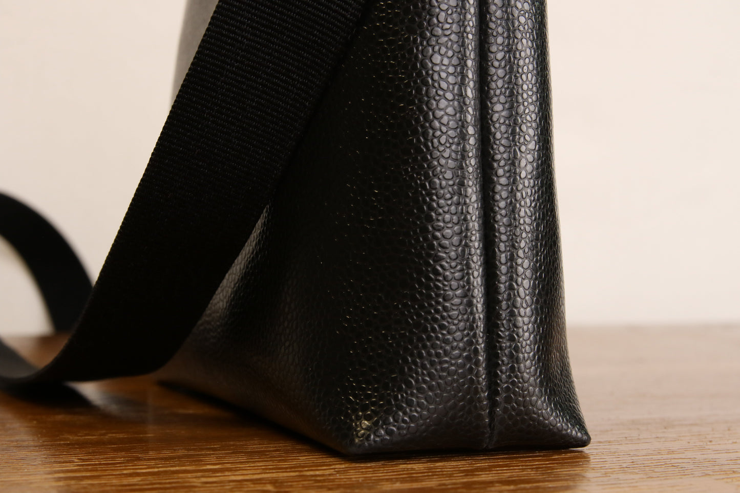 Origyn 04 - Plant-Based Vegan Leather Top Zip Handbag - Made with Plastic-Free MIRUM®