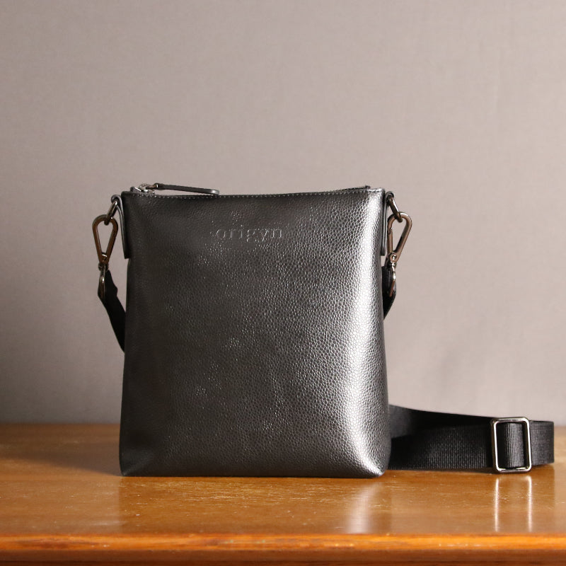 Origyn 04 - Plant-Based Vegan Leather Top Zip Handbag - Made with Plastic-Free MIRUM®