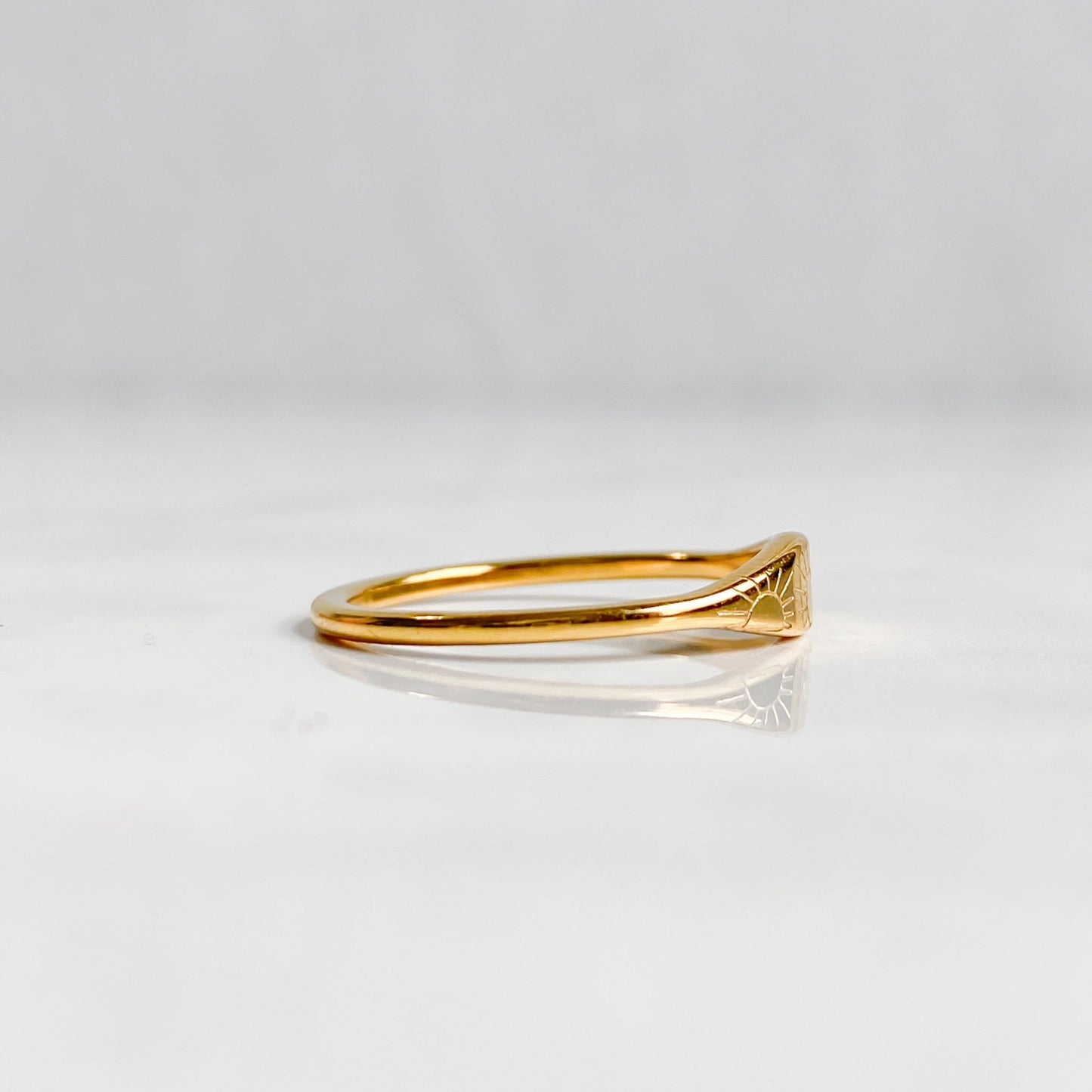 Bague dorée soleil en acier inoxydable plaqué or 18K | ASTRAÉA