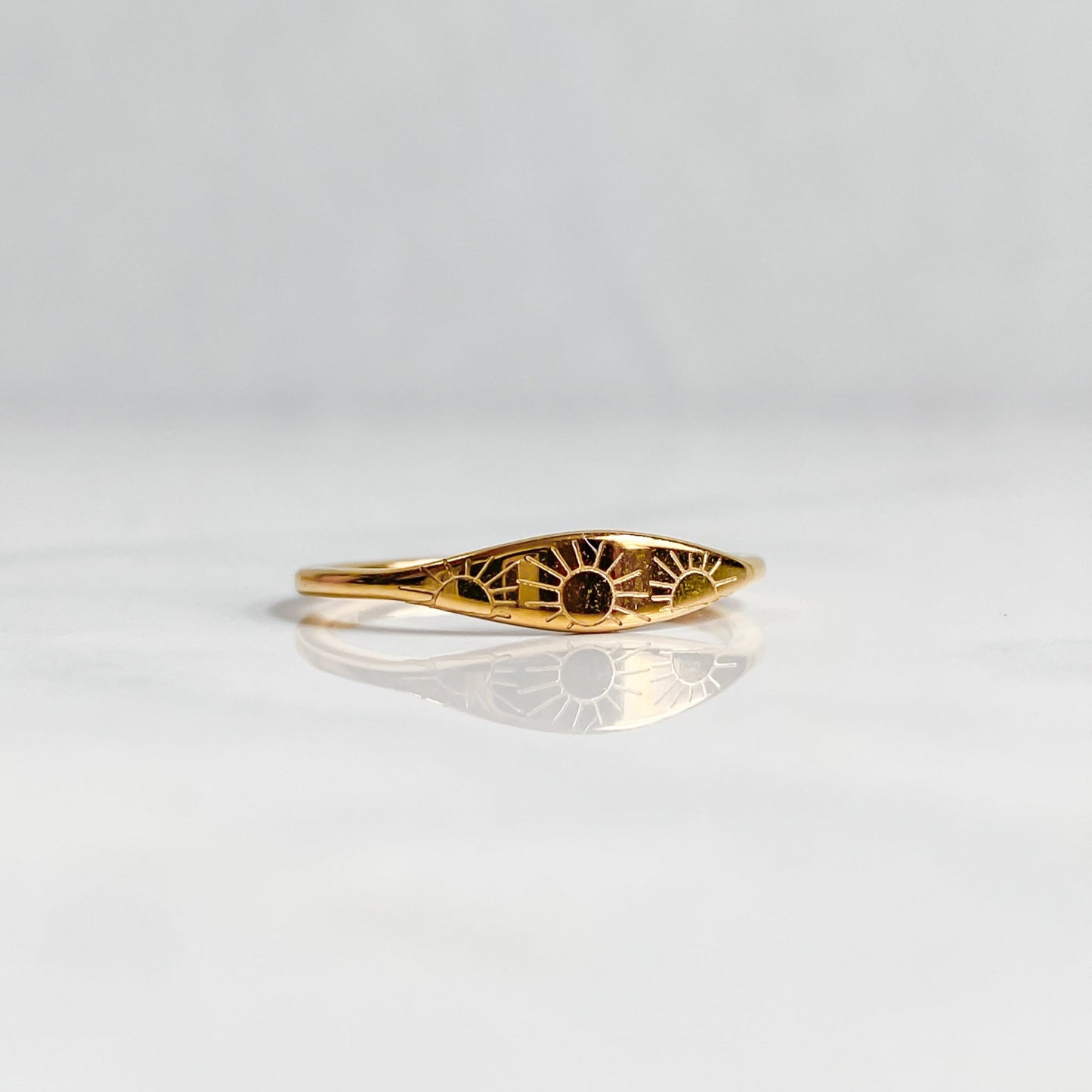 Bague dorée soleil en acier inoxydable plaqué or 18K | ASTRAÉA