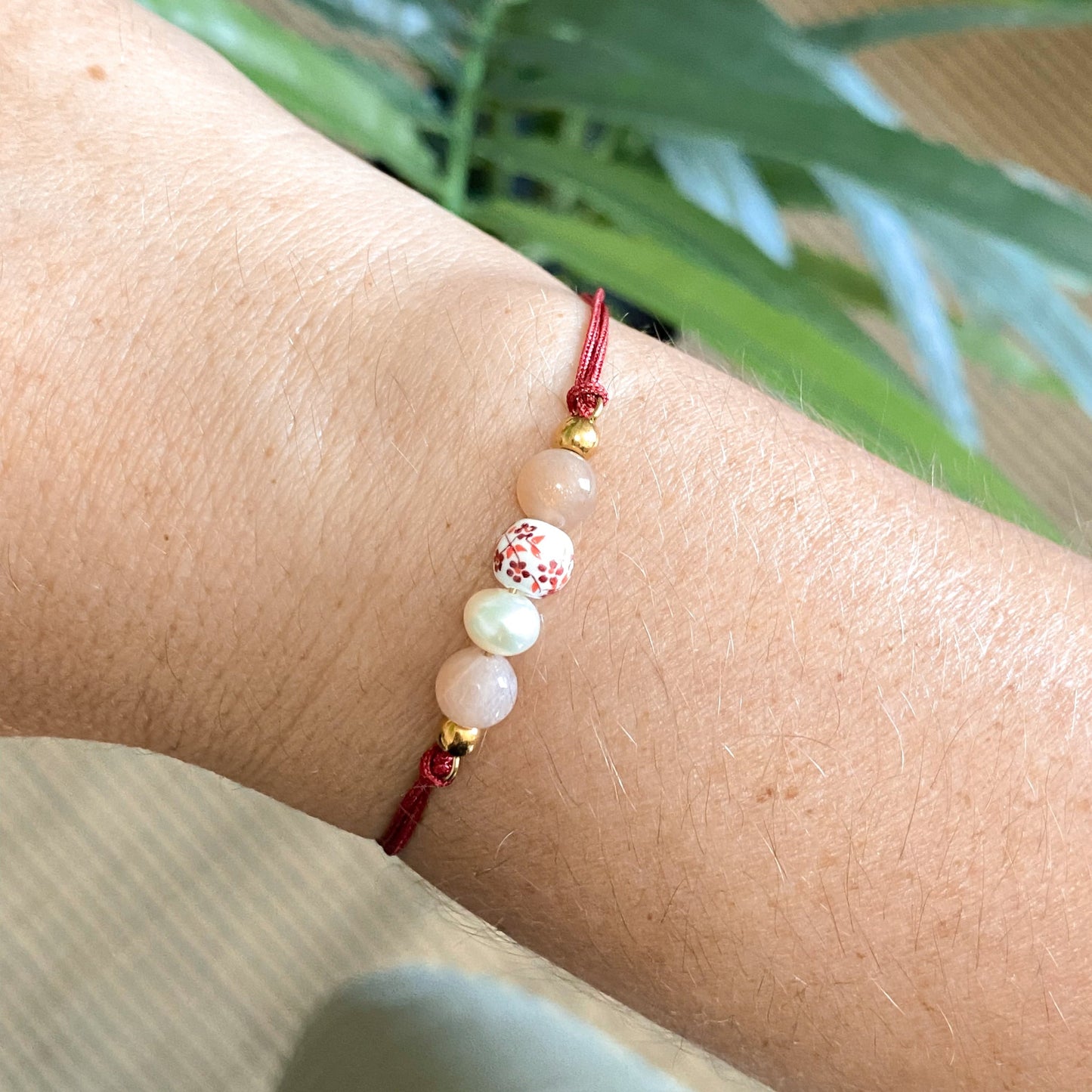 Bracelet cordon rouge en pierres naturelles | ÉVEIL