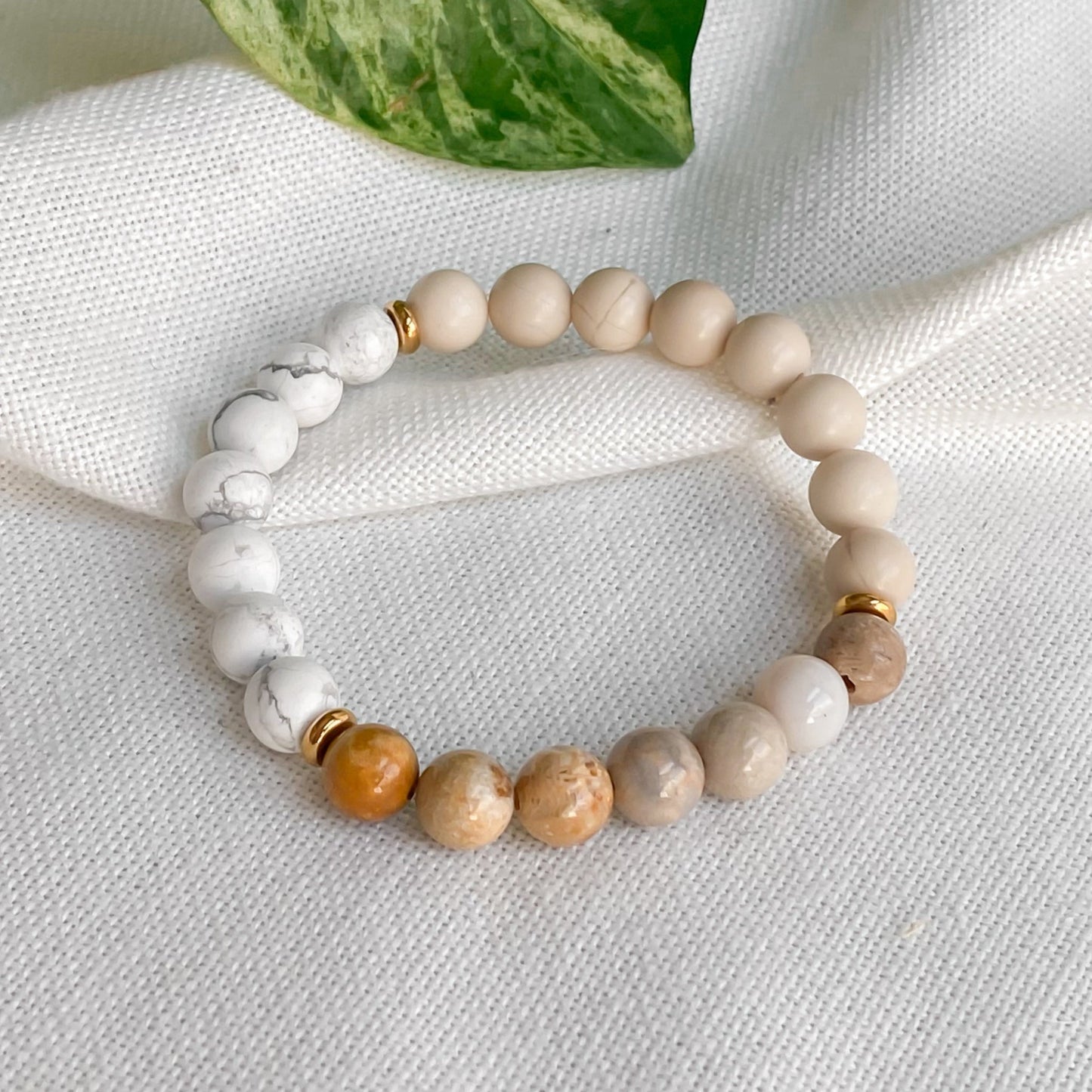 RENOUVEAU | Bracelet en howlite, jaspe et acier inoxydable