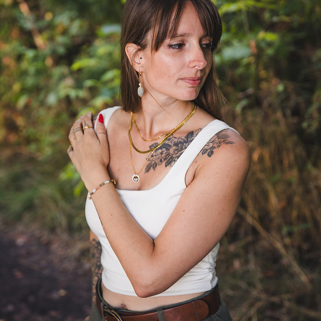 Collier doré en nacre et fleur de lotus | THÉTIS