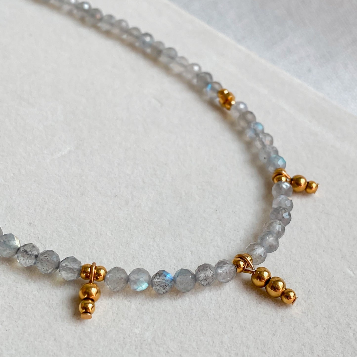 Collier en pierres de Labradorite | SÉLÉNÉ